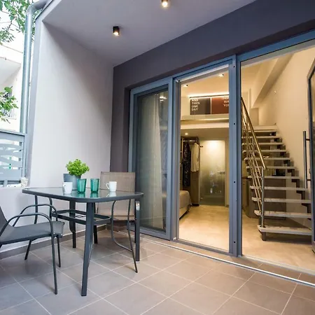 Mr & Mrs K Lofts Apartament Potos