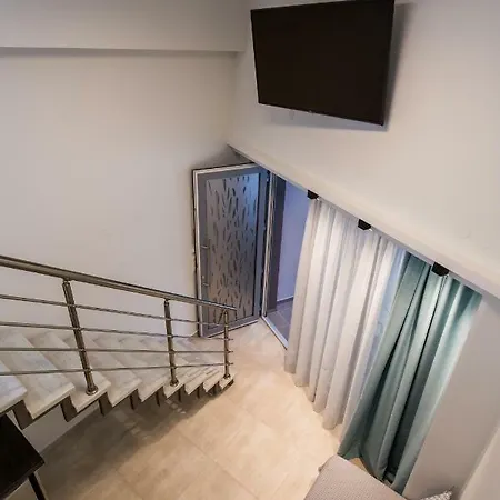Mr & Mrs K Lofts Apartament Potos