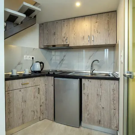 Mr & Mrs K Lofts Apartament Potos