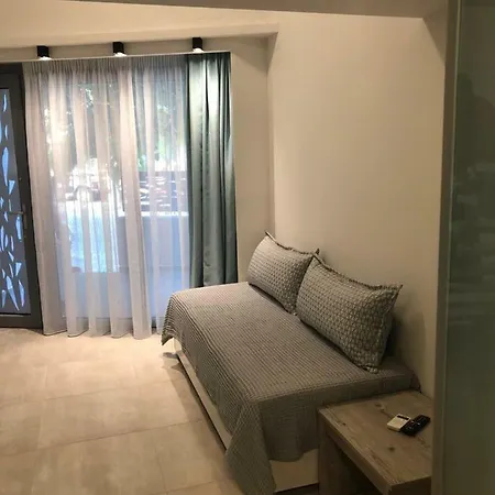 Mr & Mrs K Lofts פוטוס