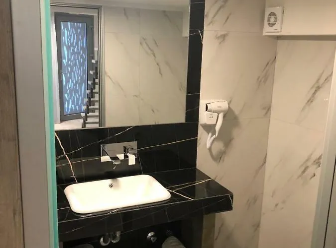 Mr & Mrs K Lofts * Ποτός