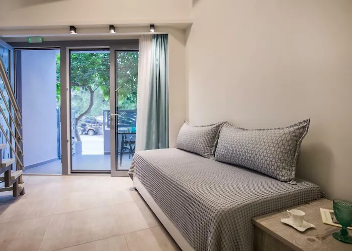 Mr & Mrs K Lofts * Ποτός